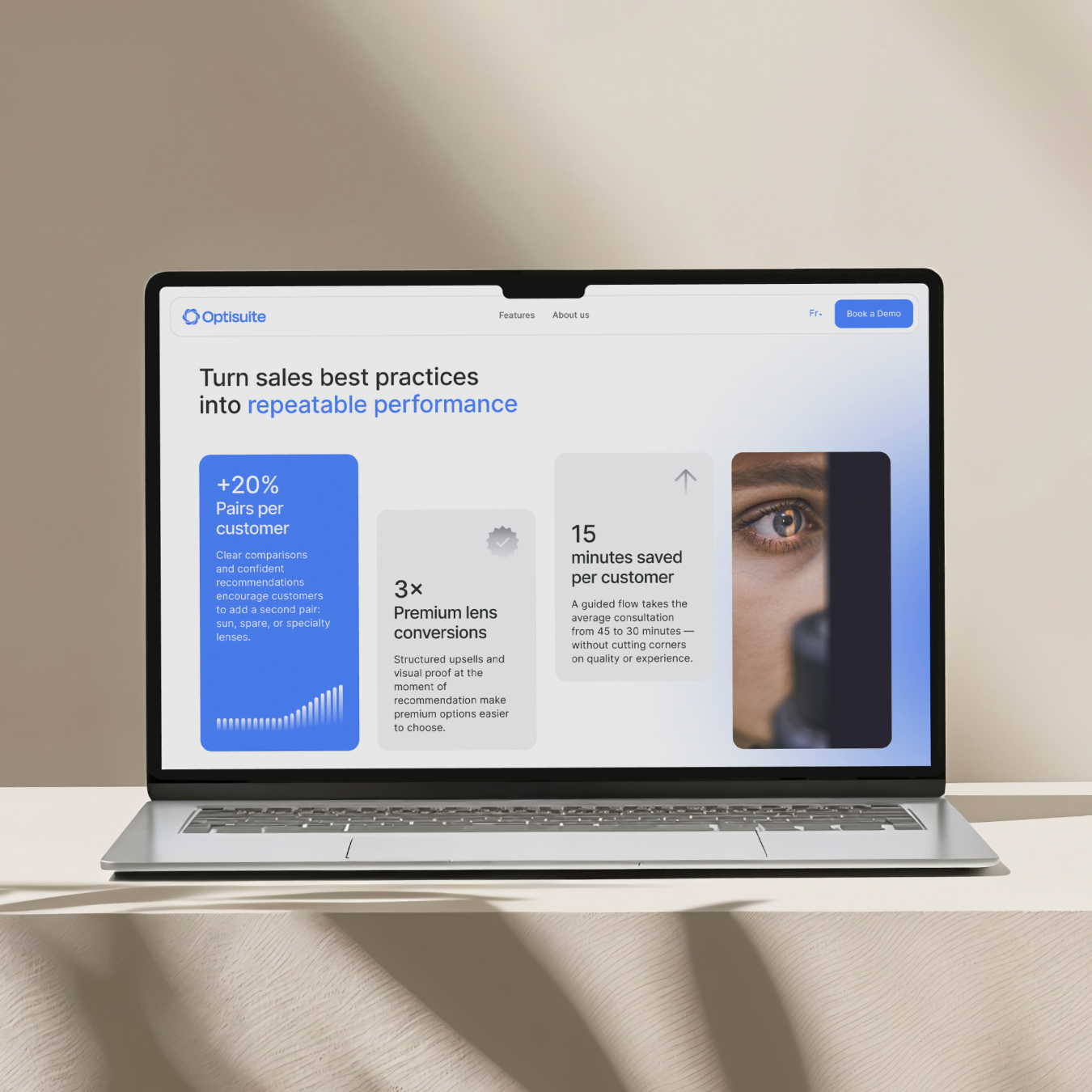 Site web Optisuite Ordinateur montrant un visuelle d'une partie du site internet d'Optisuite. La partie "Turn sales best practices into repeatable performance"